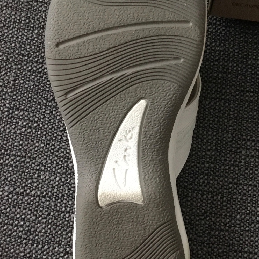 Clarks Women's Sandals - White - Picture 5 of 7